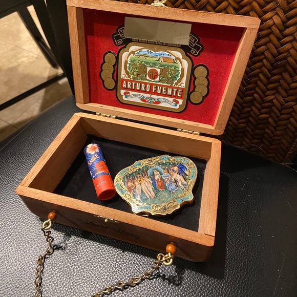 Meet your shopper n posher - Picture 6 of 16